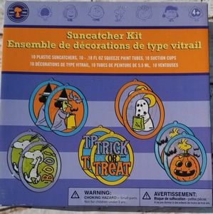 Peanuts Halloween suncatcher craft. NWT